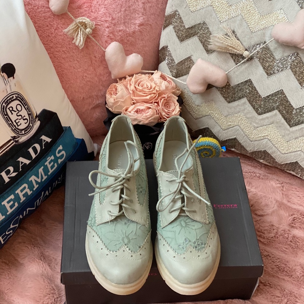 Foam green lace oxfords